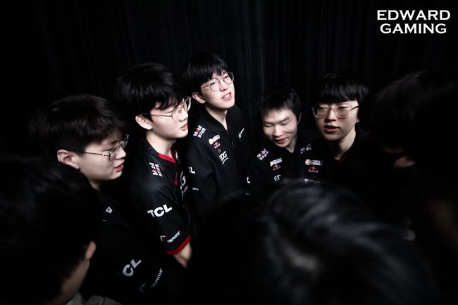 在季后赛爆 在季后赛爆